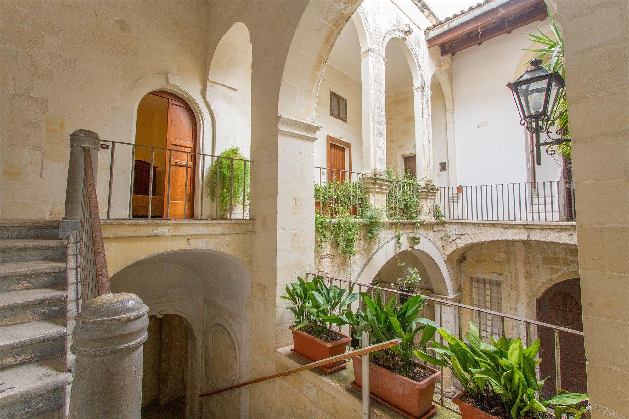 B&B Casa Li Santi Lecce Exterior photo