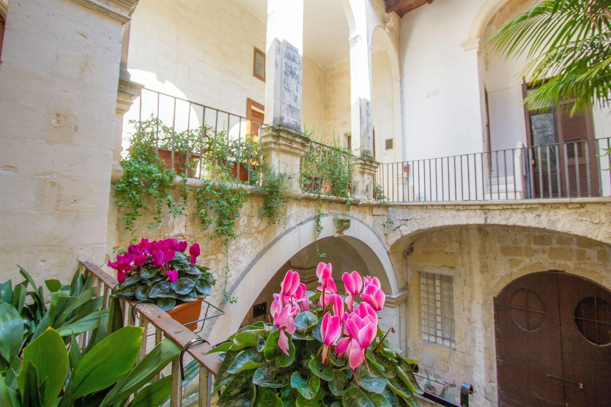 B&B Casa Li Santi Lecce Exterior photo
